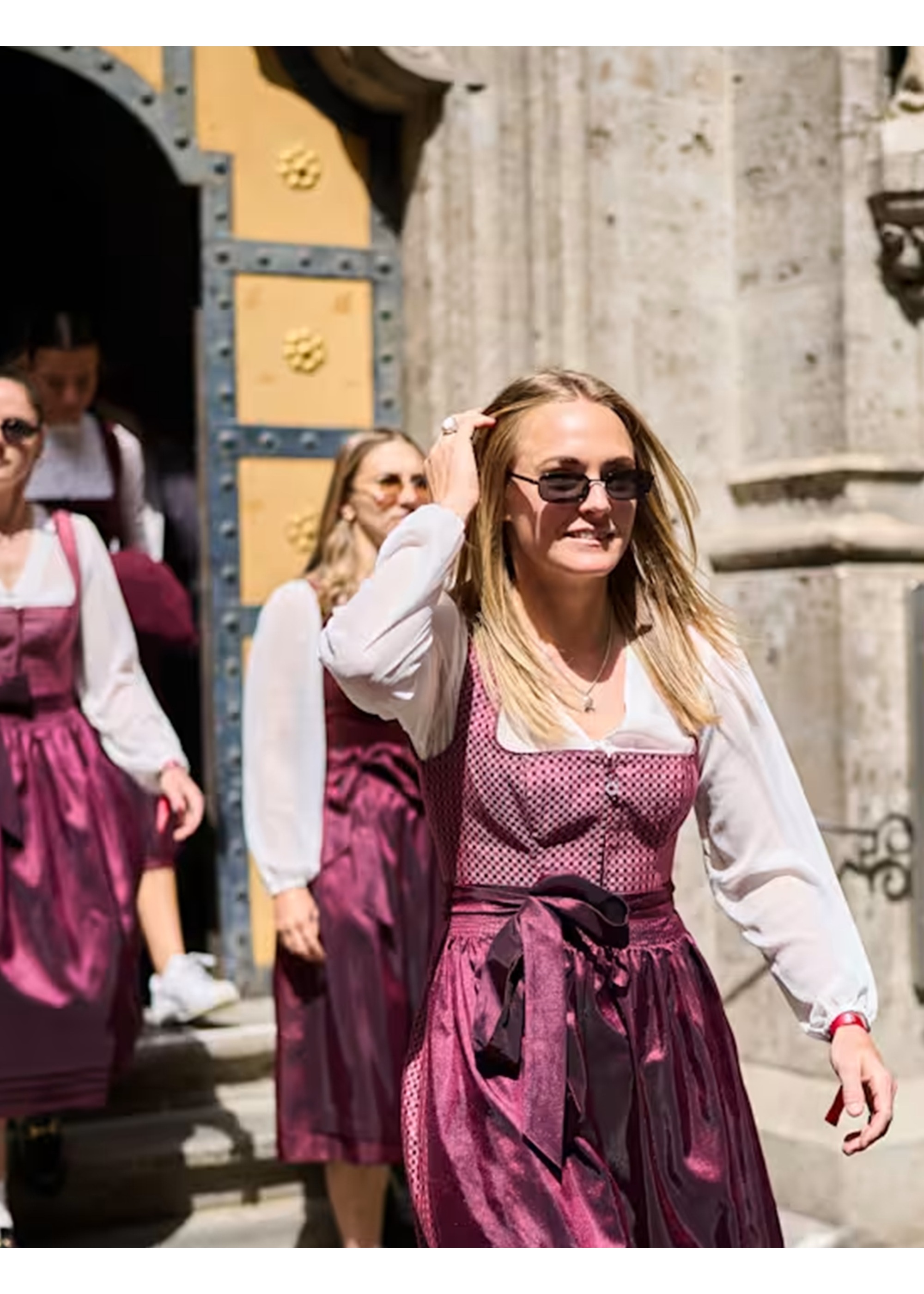 FCB-Kristin Dirndl aus der offiziellen FC Bayern Kollektion
